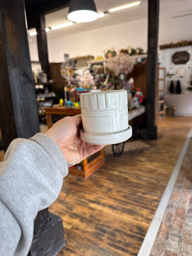 Mini white pot