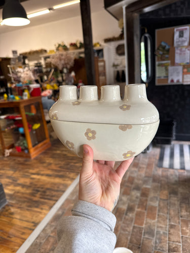 Daisy bud vase