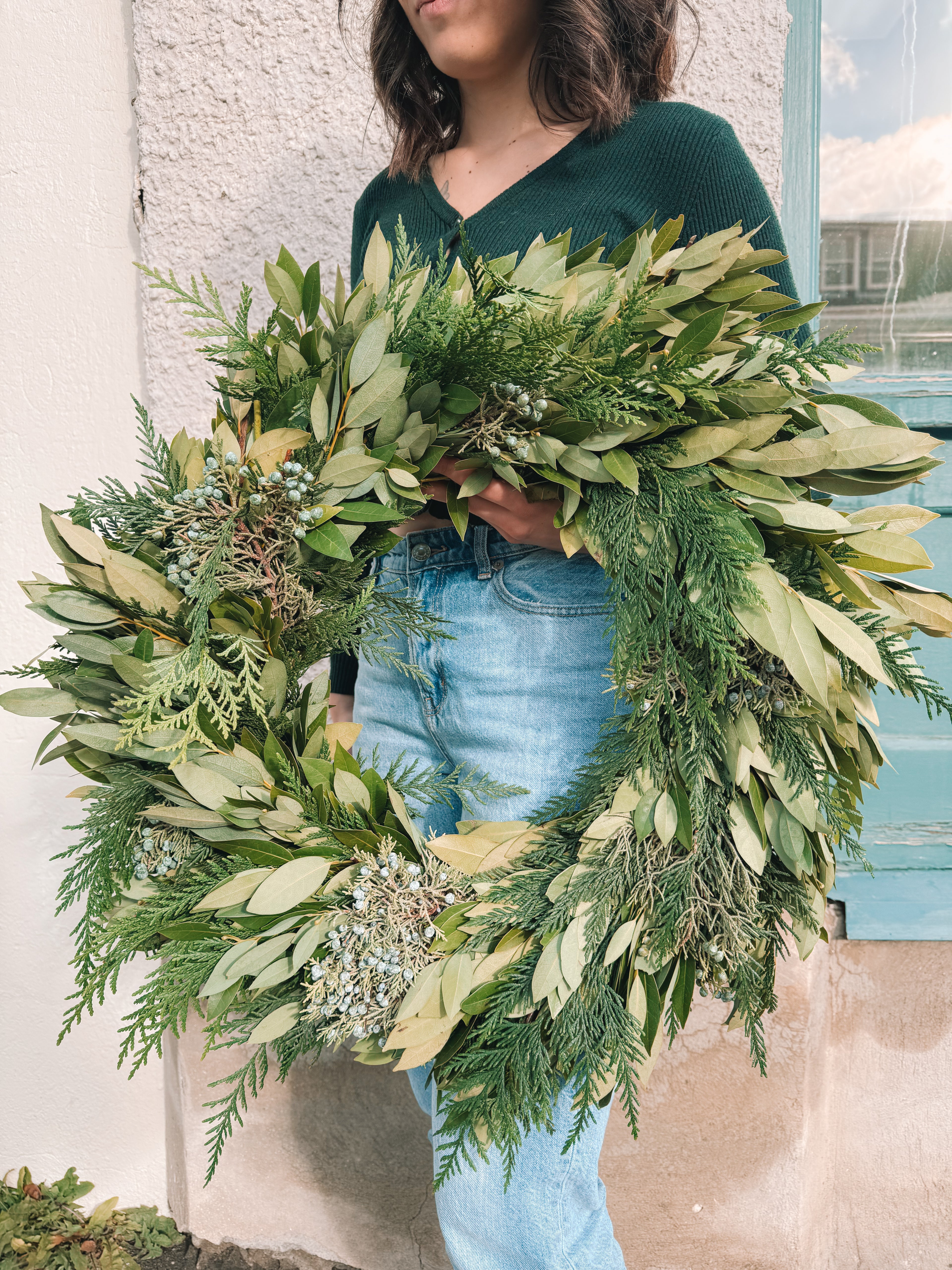 Wreath: Bay, Juniper, Western Red, Green, 23 in